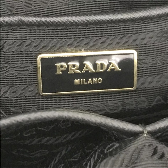 LAST CHANCE OFFER HAS BEEN MADE!!Prada Saffiano leather. Near mint condition!! I - Picture 2 of 14